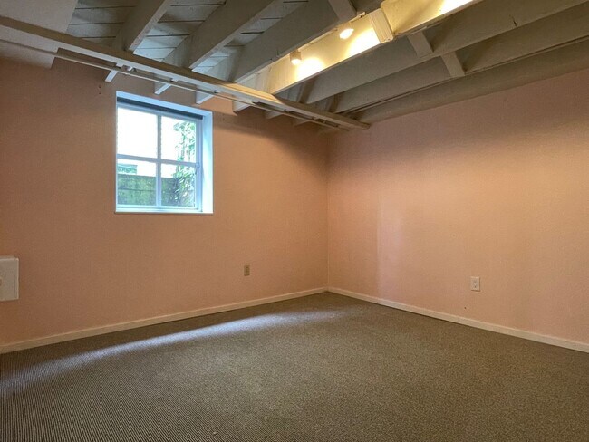 Building Photo - CLICK "REQUEST A TOUR" NOW!