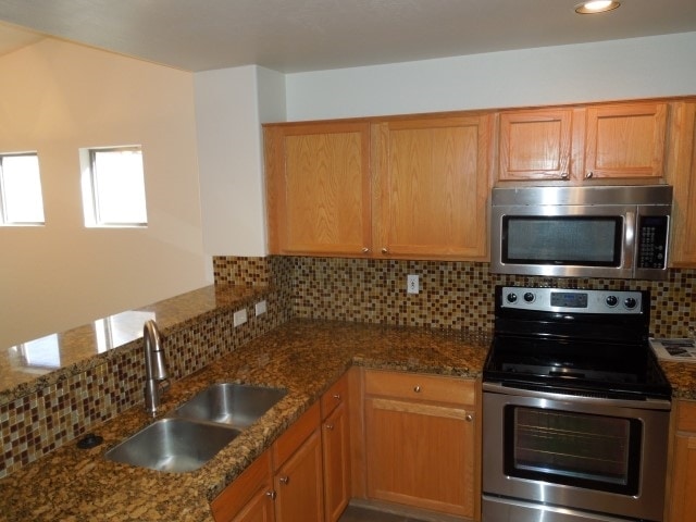 Building Photo - 15834 W Mohave St