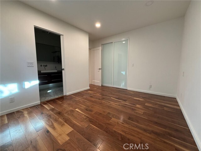 Building Photo - 2302 Oakwood Ave