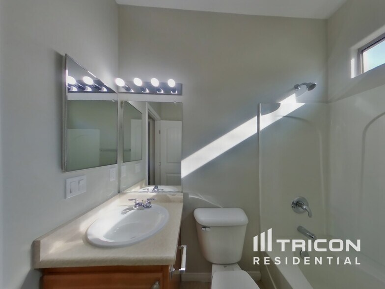 Building Photo - 2204 Turtle Beach Ave