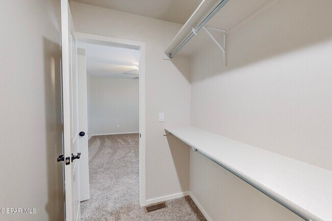 Building Photo - 516 Logwood Ave