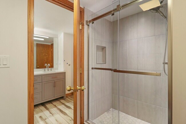 Building Photo - 150 Red Top Dr