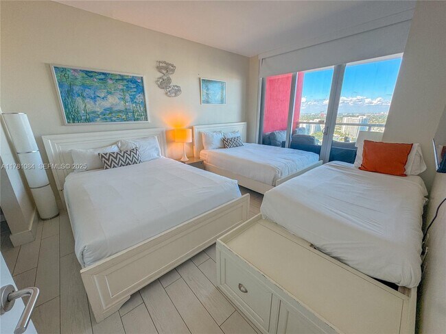 Building Photo - 2600 E Hallandale Beach Blvd