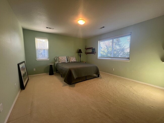 Building Photo - Move in ready three bed/two bath home | Av...