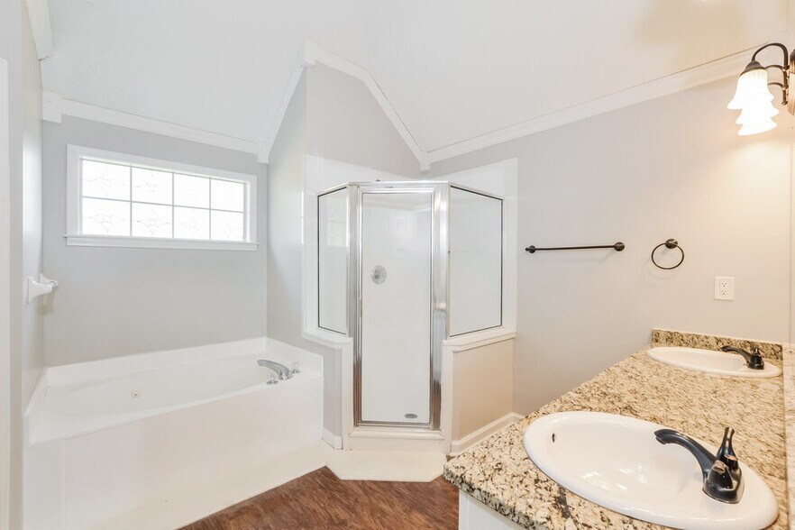 Building Photo - 6331 Fairway Hill Cove