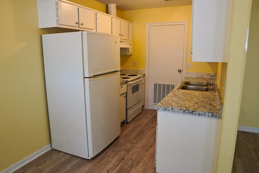 Building Photo - 7190 Conant Ave