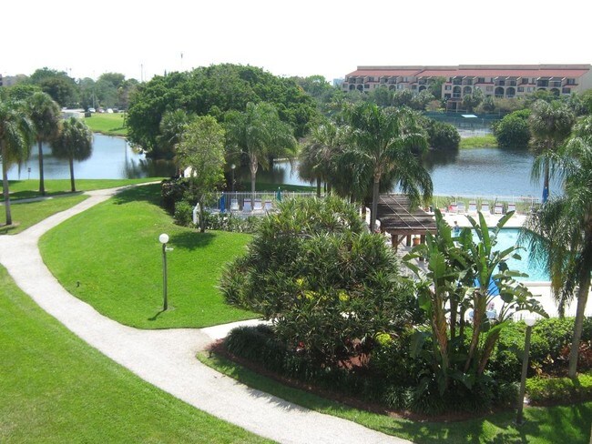 Building Photo - 2255 Lindell Blvd