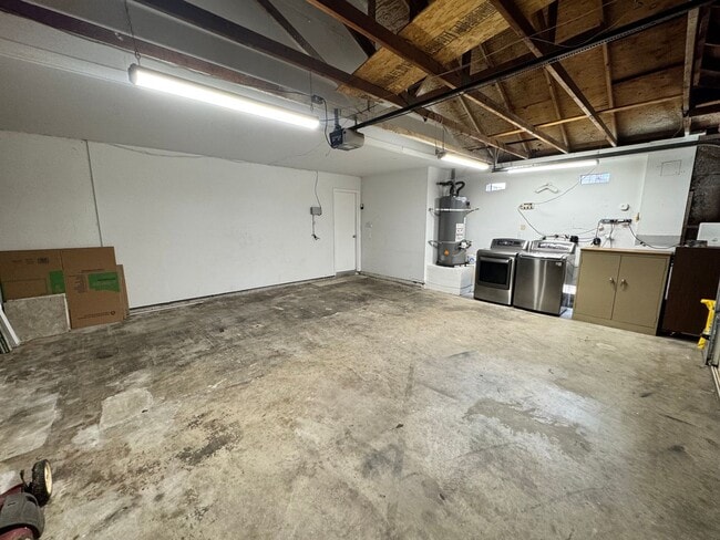 Building Photo - 3-Bedroom Moreno Valley Home – High Ceilin...