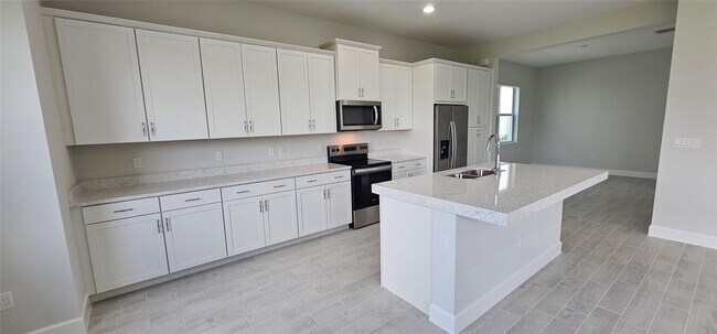 Building Photo - 5461 Empire Dr