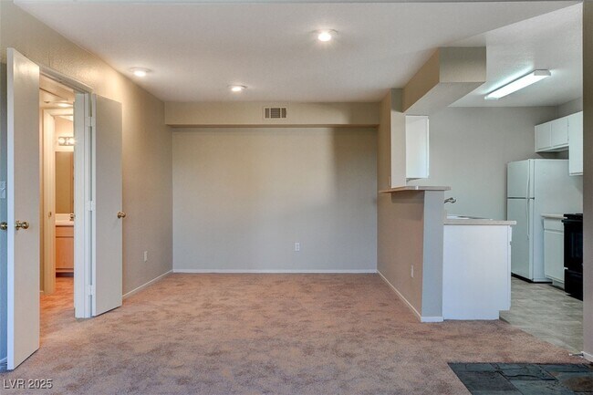 Building Photo - 1150 N Buffalo Dr