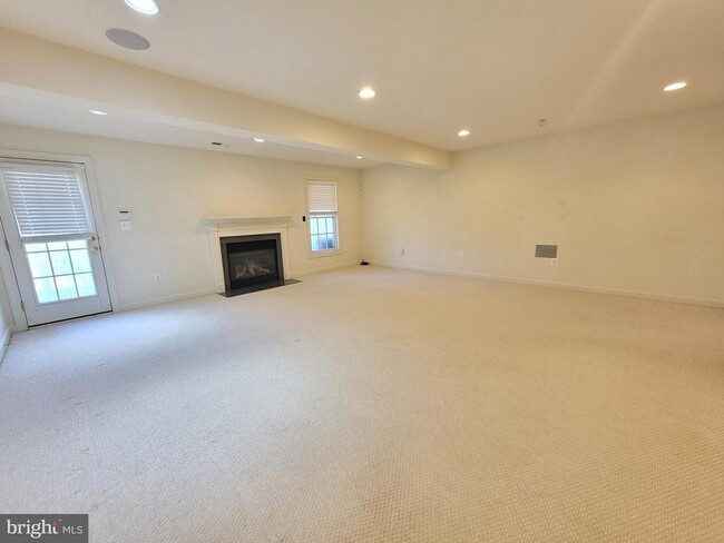 Building Photo - 1509 Rutland Way