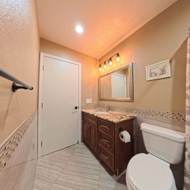 Building Photo - Fantastic 2BD/2BA highly upgraded unit in Summerlin!