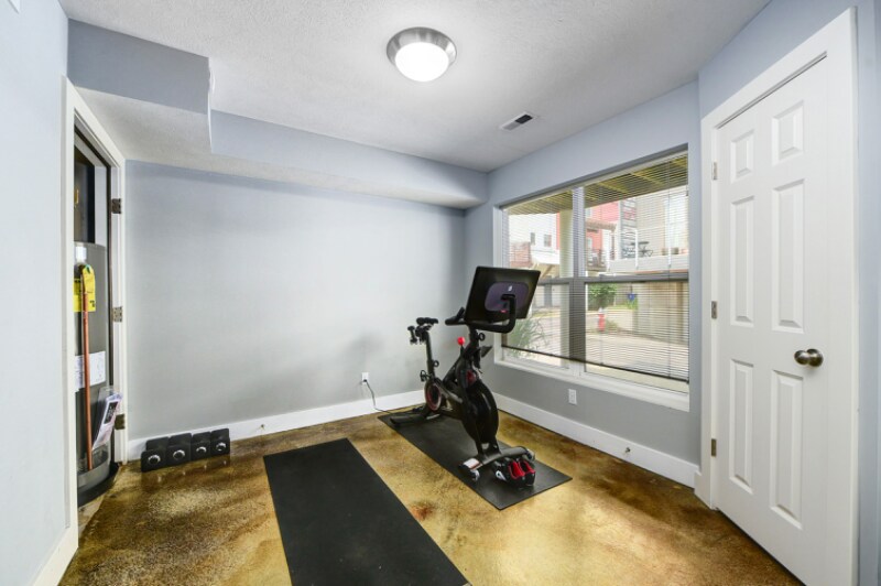 Building Photo - 721 University Ct
