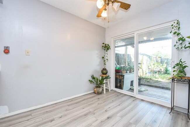 Building Photo - 11902 S Fairhollow Ln