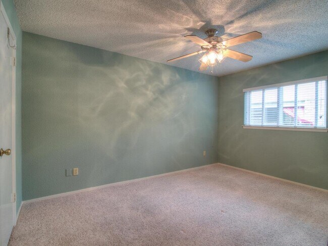 Building Photo - 5304 Wolf Run