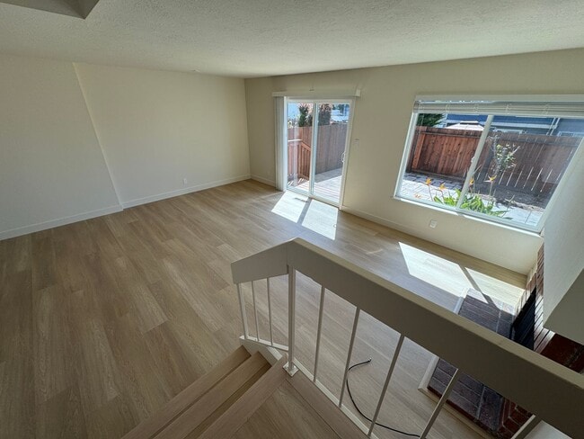 Building Photo - Beautifully Renovated 4-Bedroom Home in We...