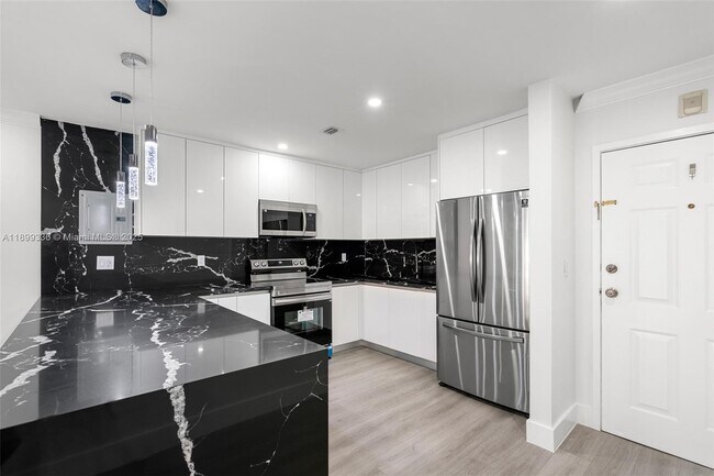 Building Photo - 9405 SW 76th St