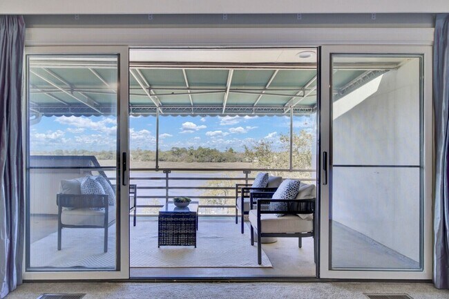 Building Photo - 150 Wappoo Creek Dr