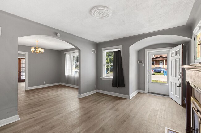 Building Photo - 10050 Diamond Dr