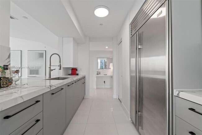 Building Photo - 1331 Brickell Bay Dr