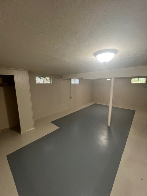 Building Photo - 3211 Mid Dale Ln