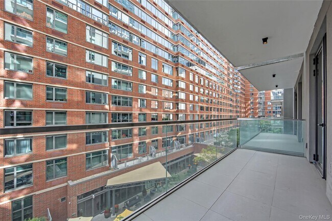 Building Photo - 522 W 29th St