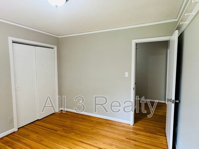 Building Photo - 2649 Burkelaun Dr