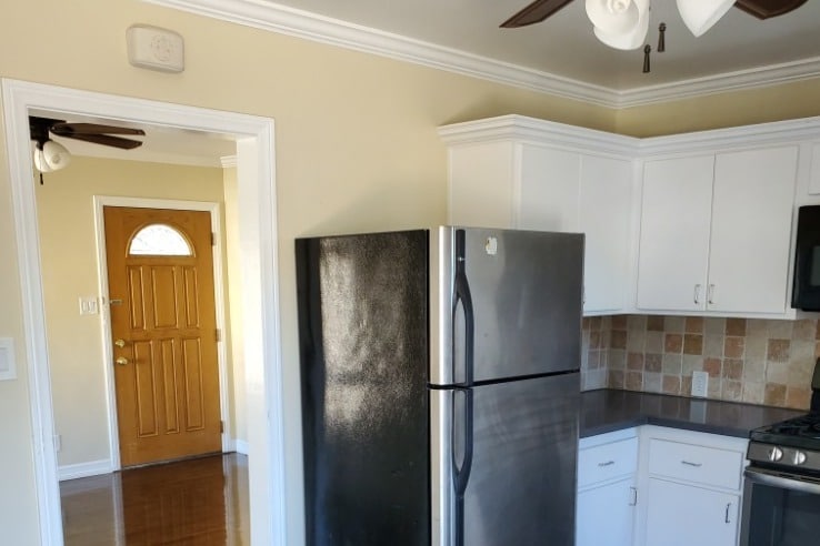 Building Photo - 421 N Ditmar St