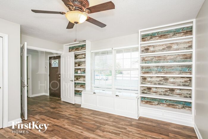 Building Photo - 1049 Arabian Way
