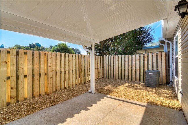 Building Photo - 608 Mickelson Way