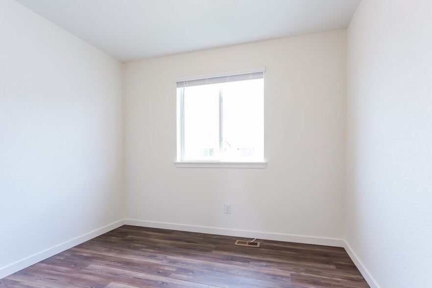 Building Photo - 18568 E 47th Ave