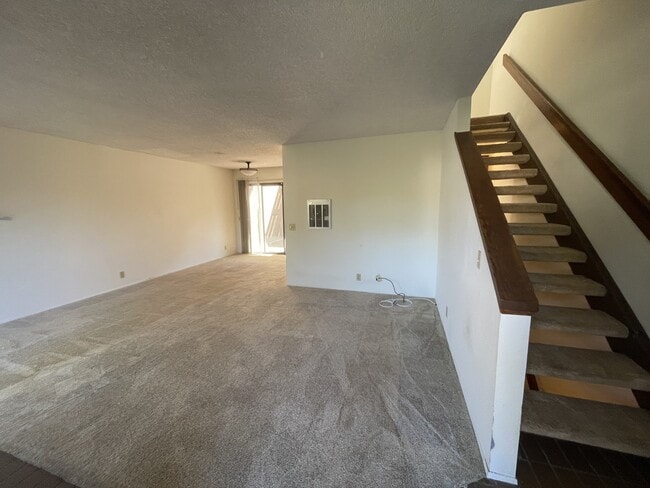 Building Photo - 8722 Villa La Jolla Dr