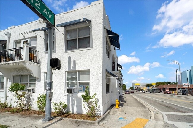 Building Photo - 402 NW 12th Ave