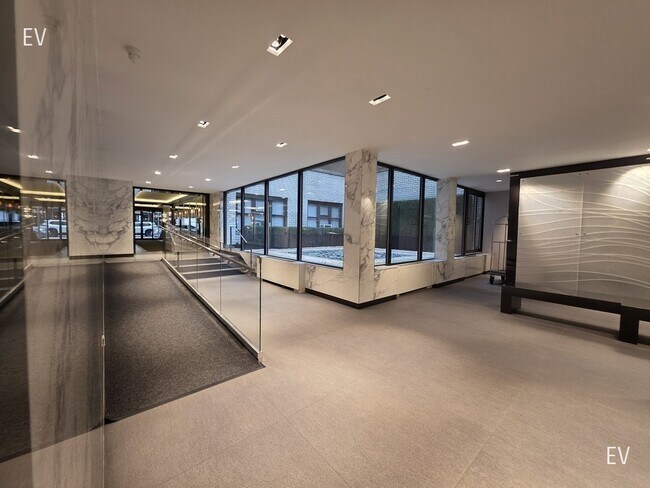 Building Photo - 145 E 16th St