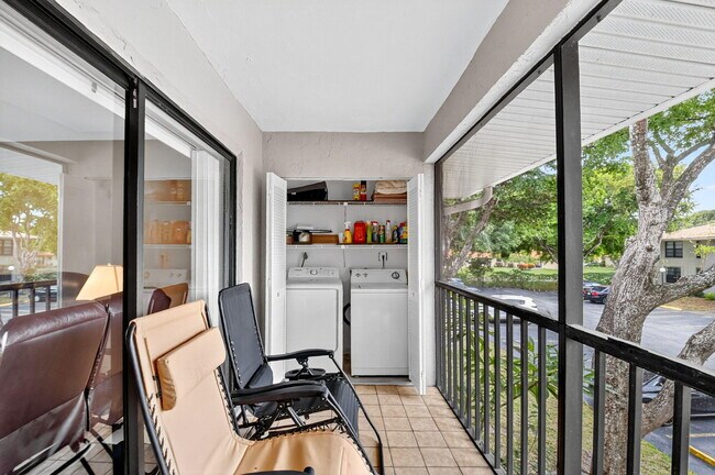 Building Photo - 9900 Pineapple Tree Dr