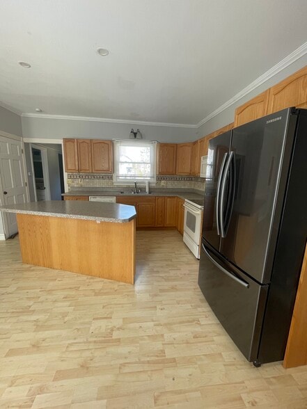 Kitchen - 55 Dartmouth St