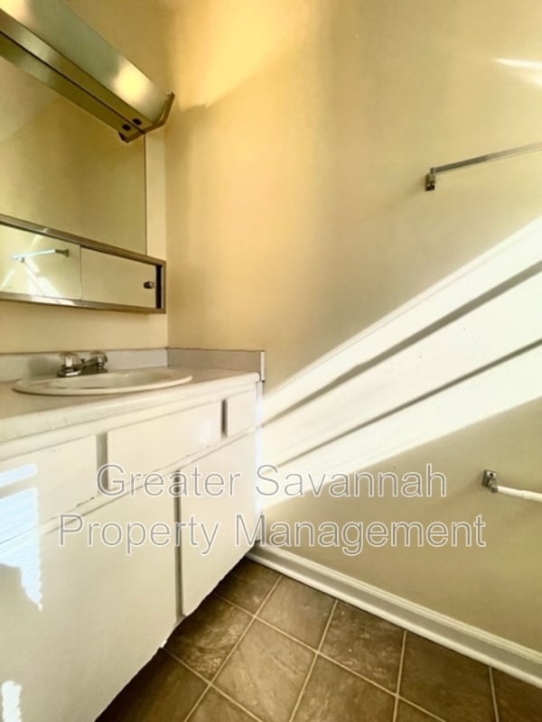 Building Photo - 320 Chatham Villa Dr