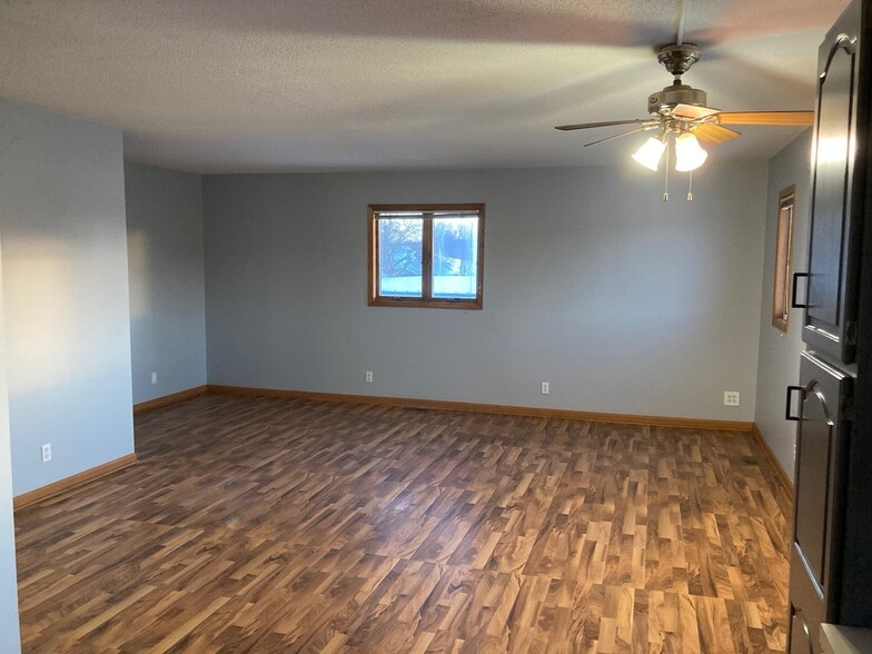 Livingroom / Dining room - 109 1st Ave N