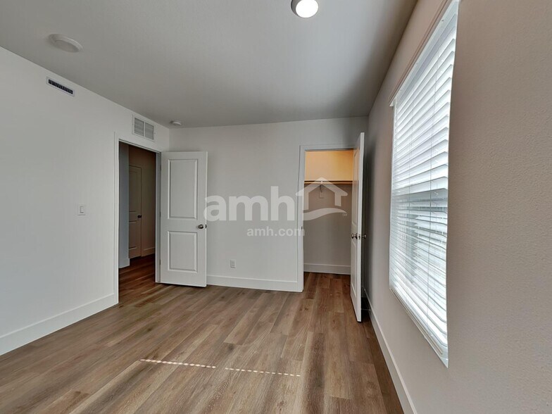Building Photo - 9135 Fiesta Impatiens Ct
