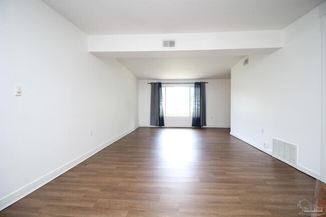 Building Photo - 3875 Arbutus Dr