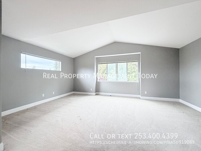 Building Photo - 4914 Norpoint Way NE