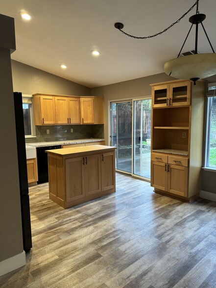 Building Photo - 1143 Grouse Dr