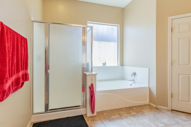 Building Photo - 35414 N 32nd Dr