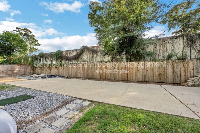 Building Photo - 7575 Tippin Ave