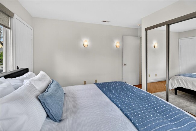 Building Photo - Urban Oasis on the Lake- Condo in Downtown Madison