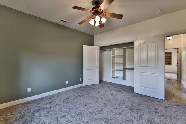 Building Photo - 2478 E Springs Dr
