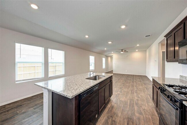 Building Photo - 105 Calgary Ln
