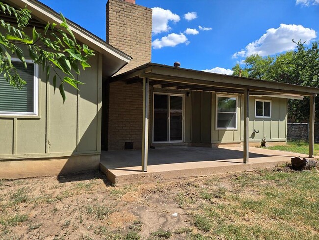 Building Photo - 6704 Clubway Ln