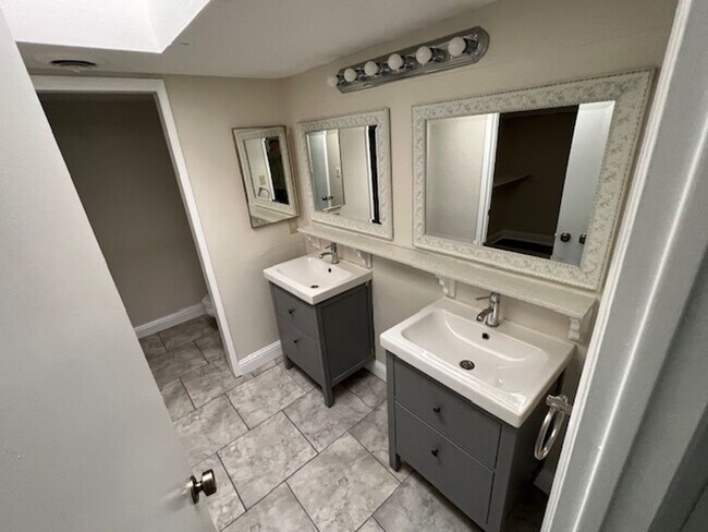 Building Photo - Condo