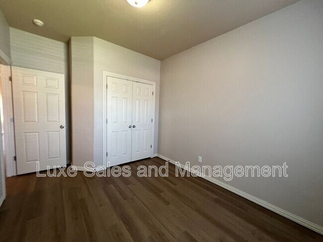 Building Photo - 509 SW 124th Pl